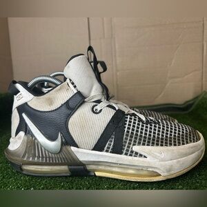 Size 5.5Y- Nike LeBron Witness 7 GS 'White Black' DQ8650-100